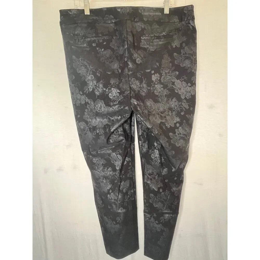 Chico's So Slimming black floral foiled pull-on pants, size 14R, EUC